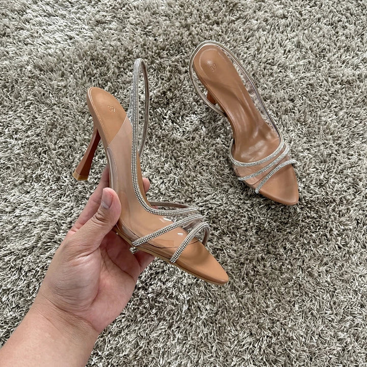 Elegante Damenstilettos mit Kristallriemen