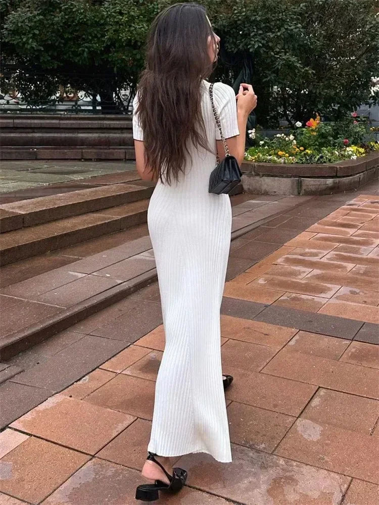 Elegantes Maxikleid aus plissiertem Stoff