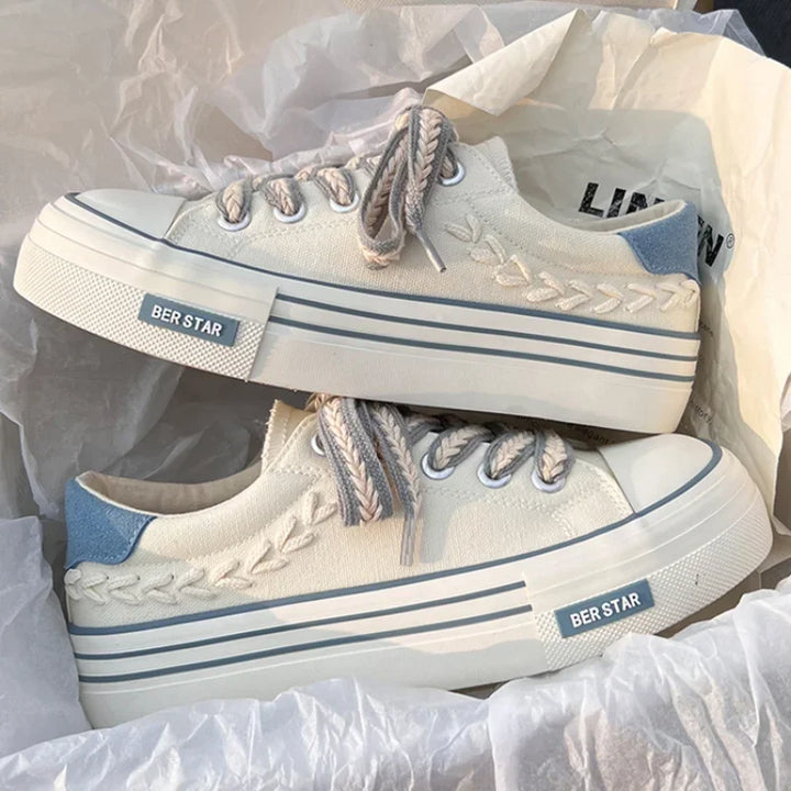 Damenschuhe mit hohen Sohlen