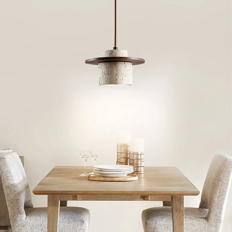 Moderne Pendelleuchte aus Travertin und Holz
