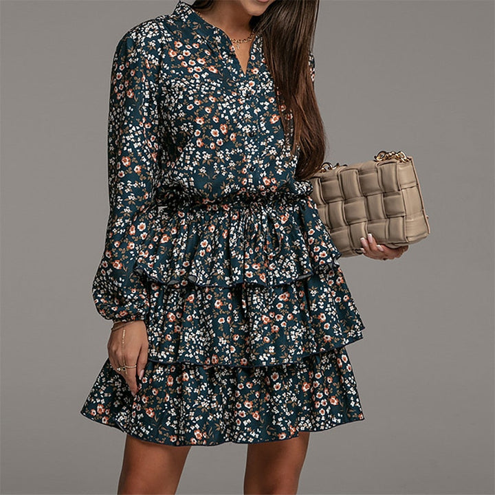 Gemustertes Kleid mit Rüschen und langen Ärmeln