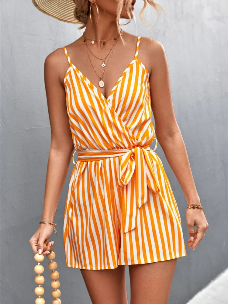 Sommerkleid mit Streifenmuster und Taillenbinde