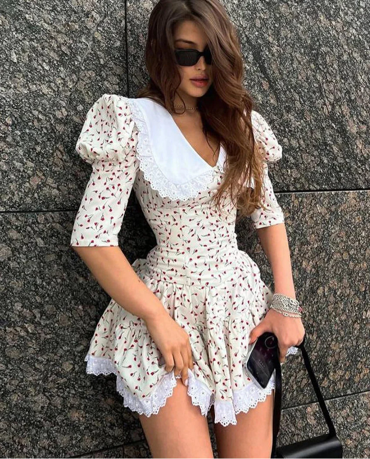Retro-Minikleid mit Puffärmeln und Spitzenkragen in Weiß