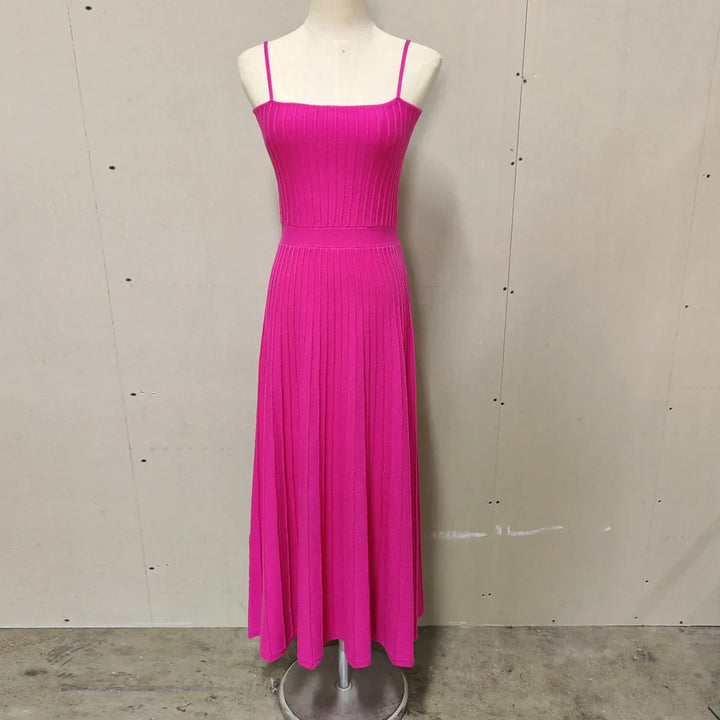 Plissiertes trägerloses Maxikleid