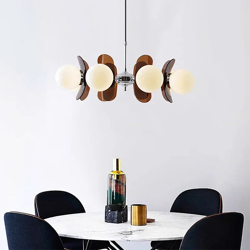 Pendelleuchte im Retro-Bauhaus-Stil mit Kugelschirmen