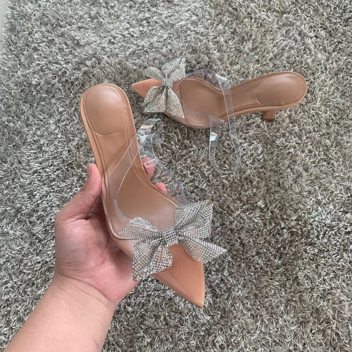 Transparente Damenstilettos mit Kristallschleife
