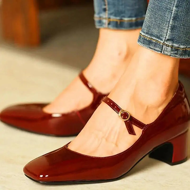Lackierte Damen Plateau Heels mit niedrigem Absatz und Riemen