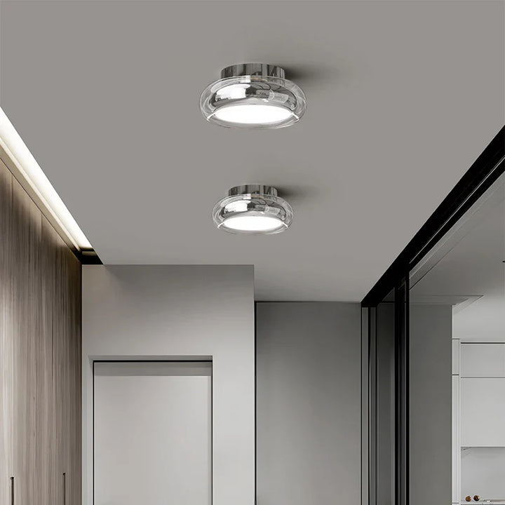 Moderne Deckenleuchte mit Glasschirm