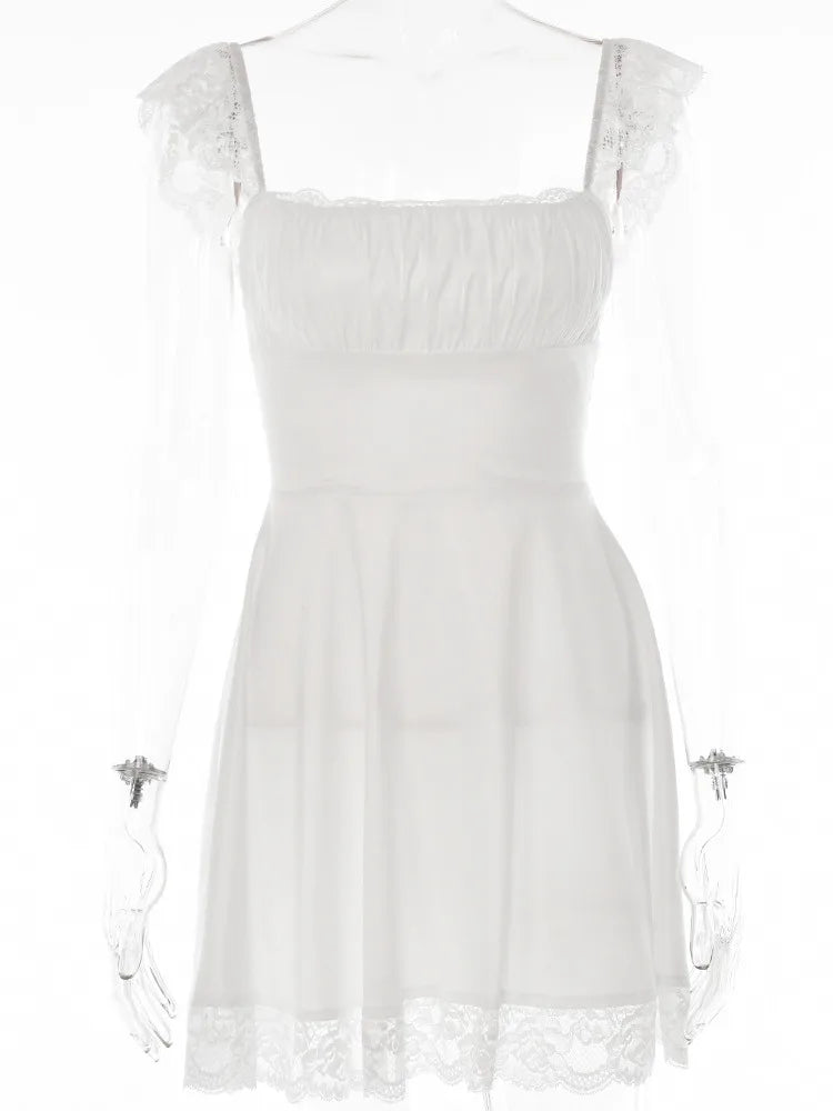 Damen-Minikleid mit Spitzenärmeln und ausgestelltem Unterteil