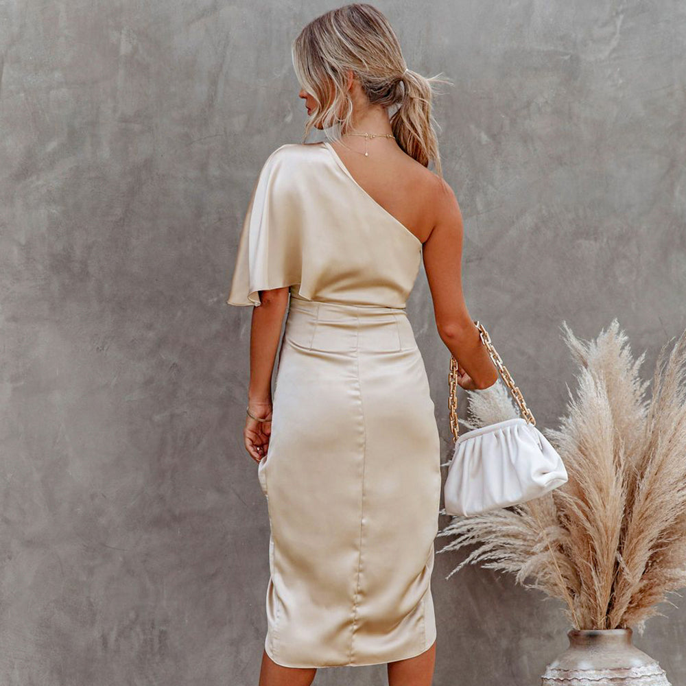 Asymmetrisches Abendkleid mit elegantem Schlitz