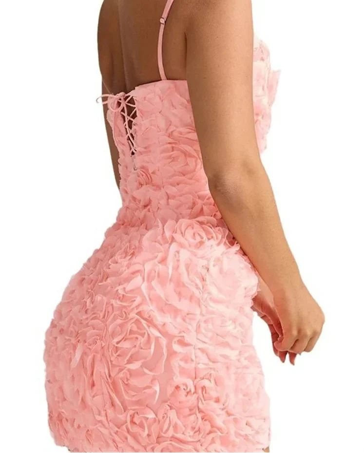 Kurzes Kleid mit 3D-Blumen und Schnürung am Rücken