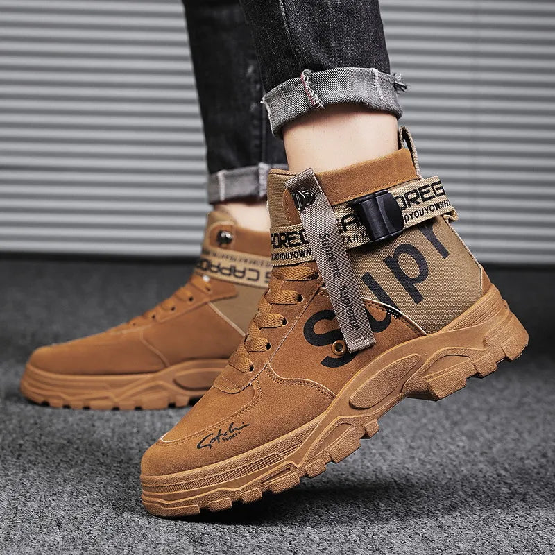 Städtische Herrenschuhe mit hohem Schaft und Riemen
