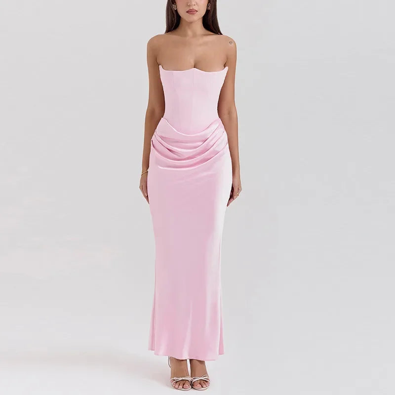 Schulterfreies Maxikleid mit Taillenraffung im minimalistischen Stil