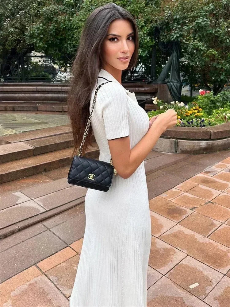 Elegantes Maxikleid aus plissiertem Stoff
