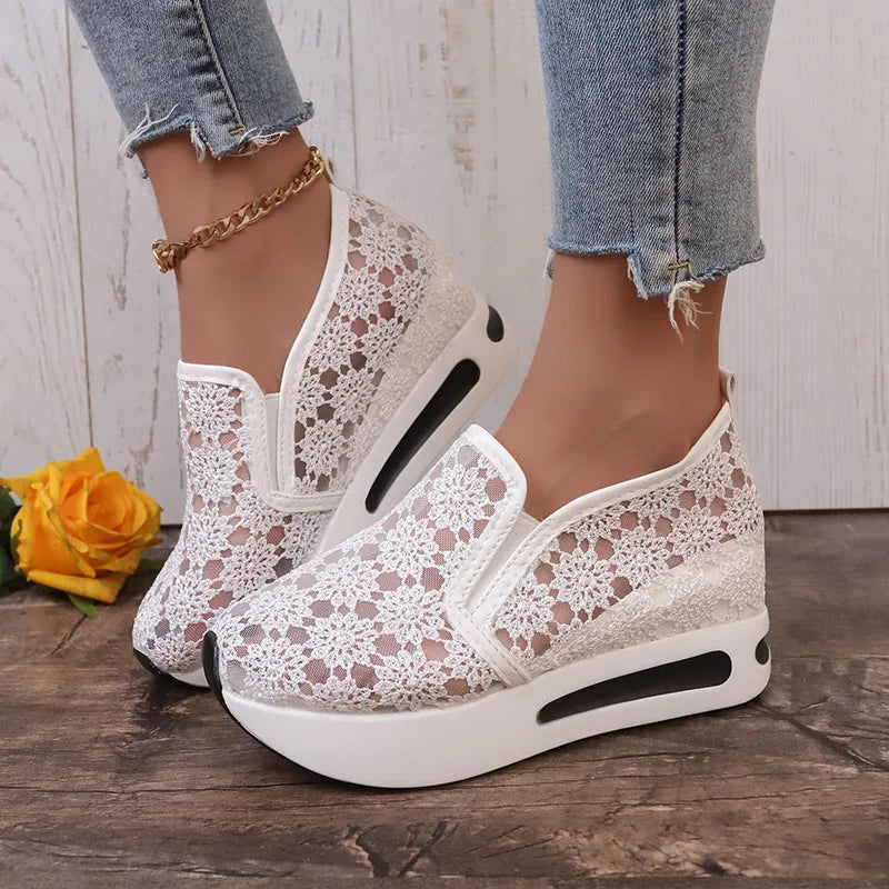 Frauen durchbrochene Plattform Slip-On Schuhe