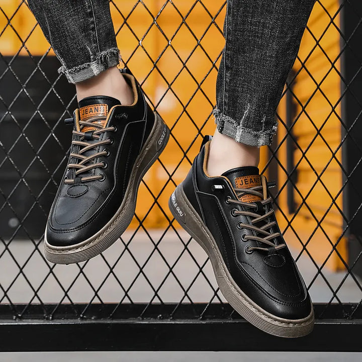 Minimalistische Herren-Sneaker im klassischen Stil