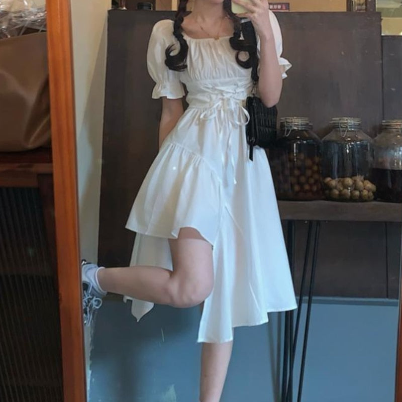 Elegantes Kleid mit Ärmeln und Taillenband