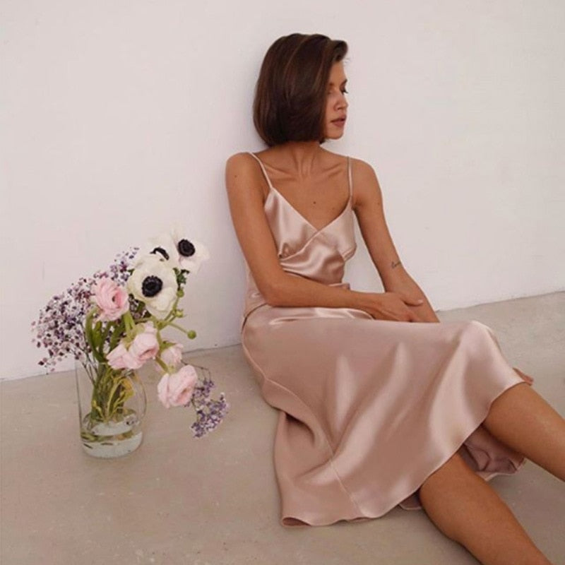 Midikleid mit schmalen Trägern