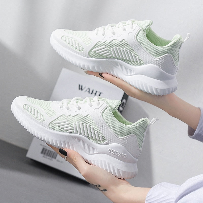 Moderne Turnschuhe für Damen