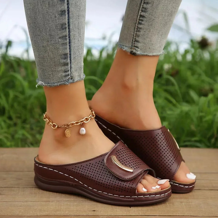 Orthopädische Damensandalen mit verstellbarem Riemen