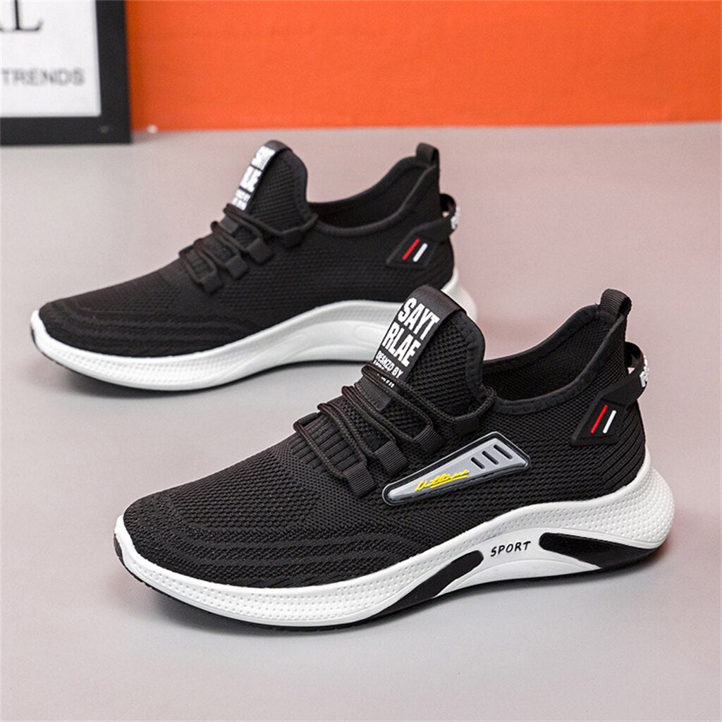 Moderne Herrensneaker mit atmungsaktivem Obermaterial