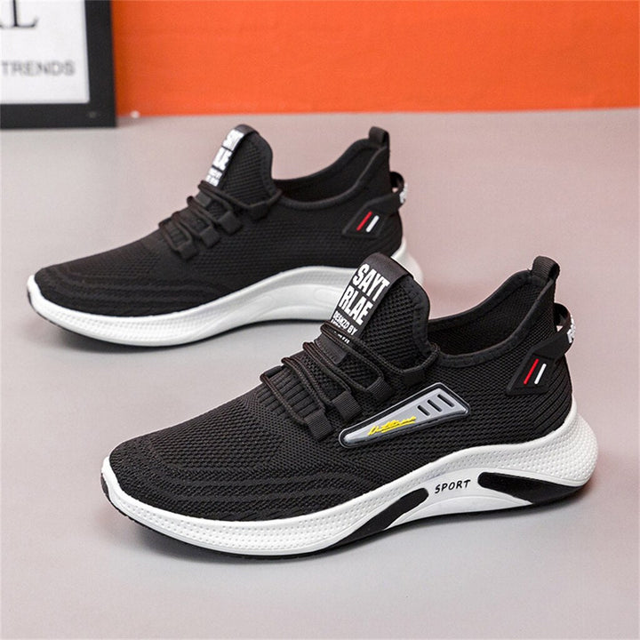 Moderne Herrensneaker mit atmungsaktivem Obermaterial