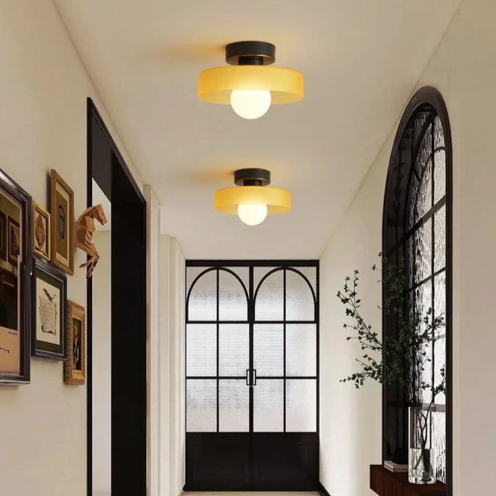 Moderne LED-Deckenleuchte – minimalistischer Deckenspiegel mit rundem Schirm