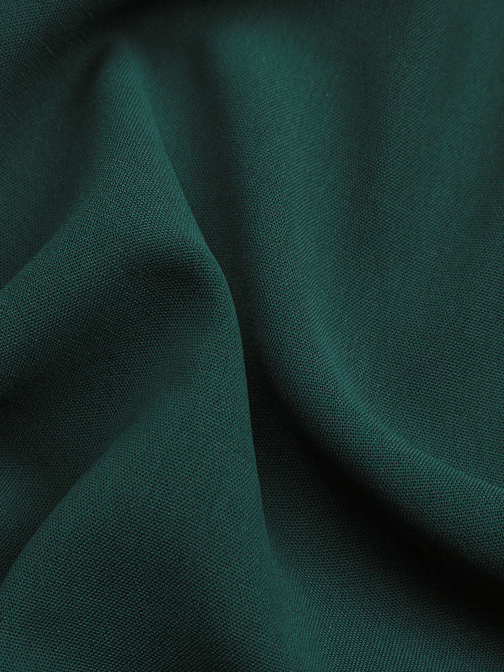 Plisseekleid mit Gürtel und kurzen Ärmeln