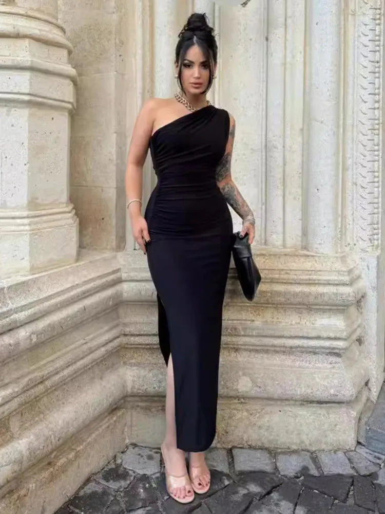 Asymmetrisches Midikleid mit Schlitz und Raffung auf einer Seite