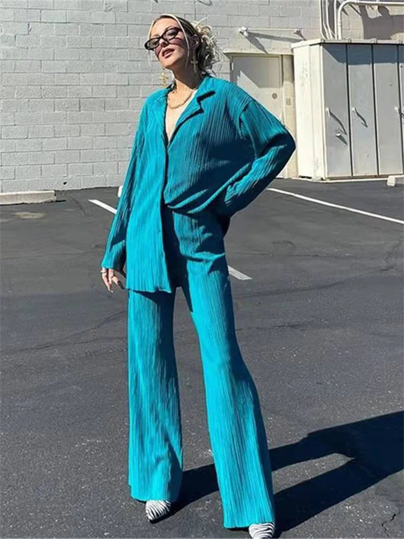 Stylisches Set mit lockerem Oberteil und weiter Hose