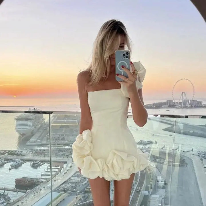 Asymmetrisches Mini-Cocktailkleid mit Volant und Corsagen-Top