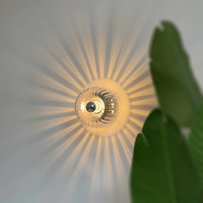 Elegante Deckenleuchte aus Glas mit Kristalldesign