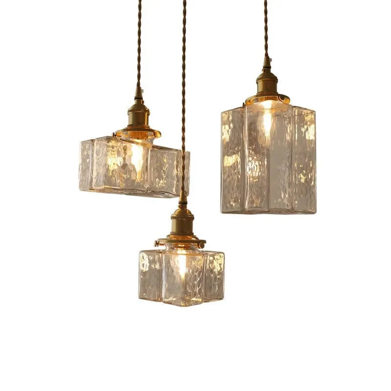 Vintage-Pendelleuchte mit Glasschirm und Messingfinish