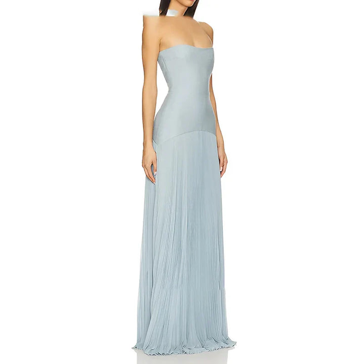 Schulterfreies Maxikleid mit plissiertem Rockteil