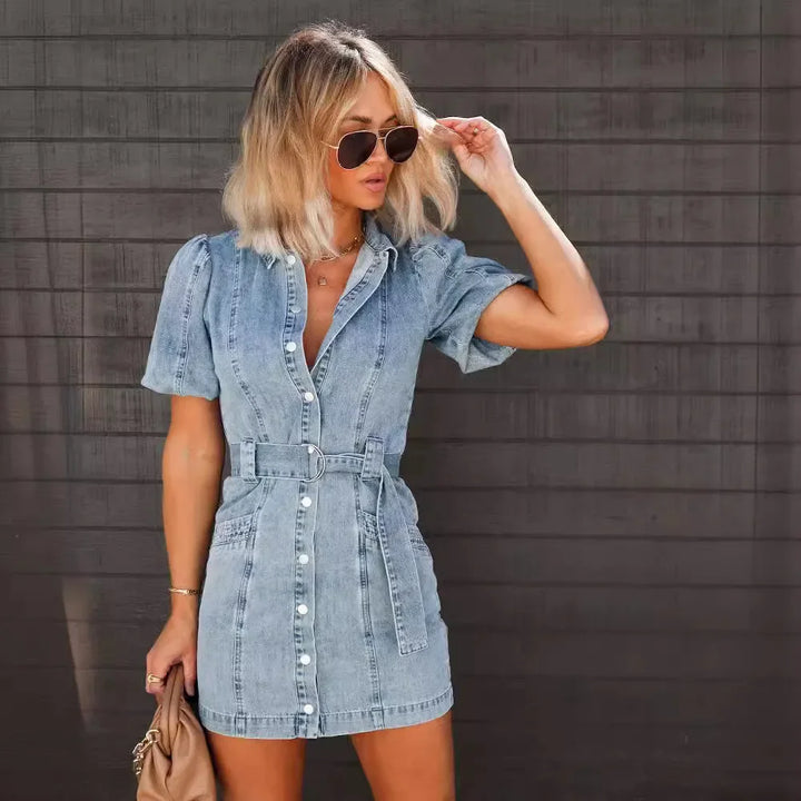 Jeans-Minikleid mit kurzen Ärmeln und Knopfleiste