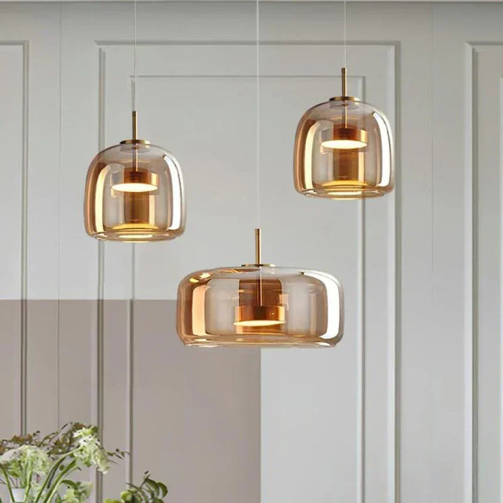 Moderne LED-Pendelleuchte aus Glas mit goldenem Finish