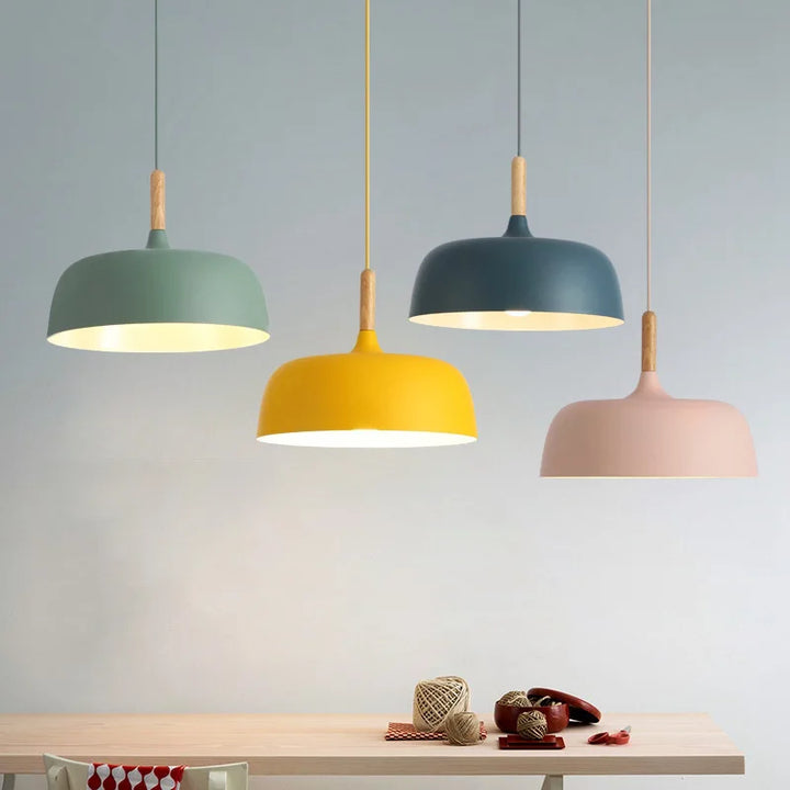 Moderne Metall-Pendelleuchte mit Holzakzent – minimalistischer Skandinavischer Stil