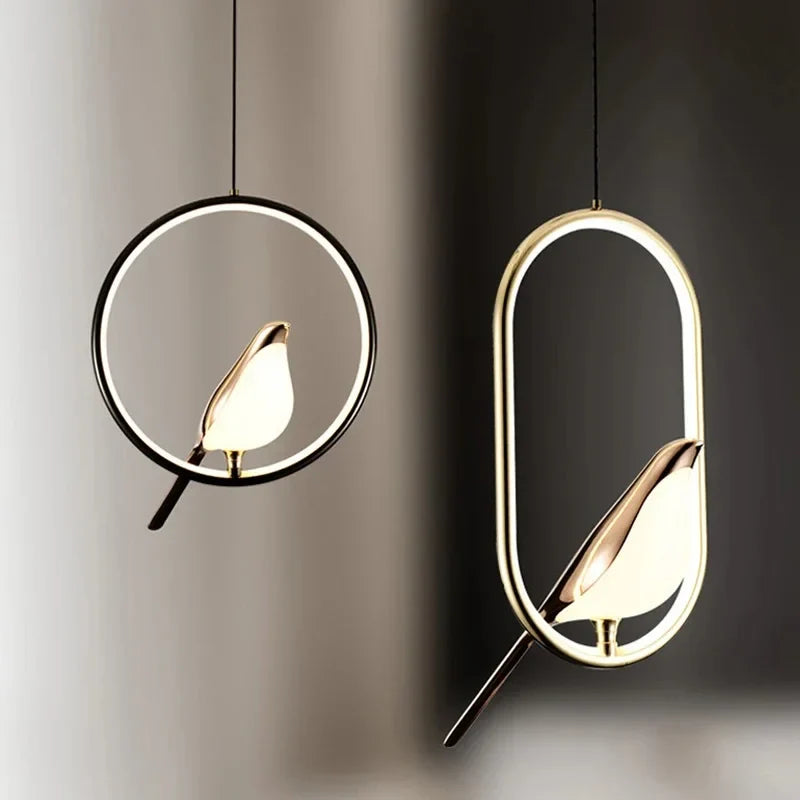 Luxus-Pendelleuchte mit goldenem Vogel