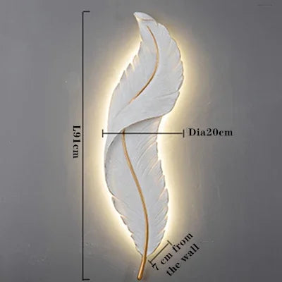 Wandleuchte in Federform – Elegantes Design mit warmem Licht