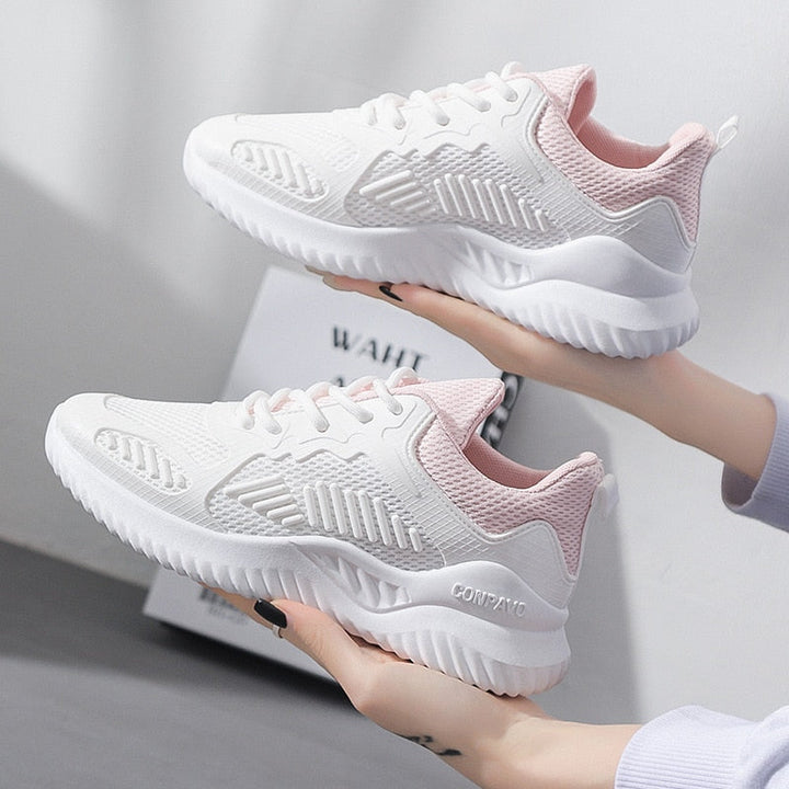 Moderne Turnschuhe für Damen