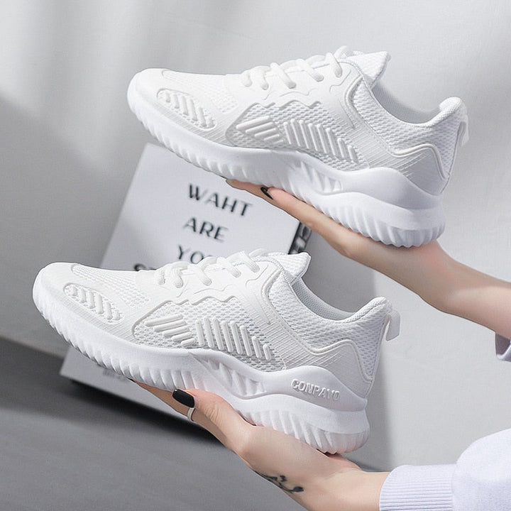 Moderne Turnschuhe für Damen