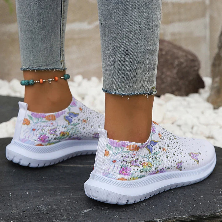Leichte Frauenschuhe mit Blumenmuster