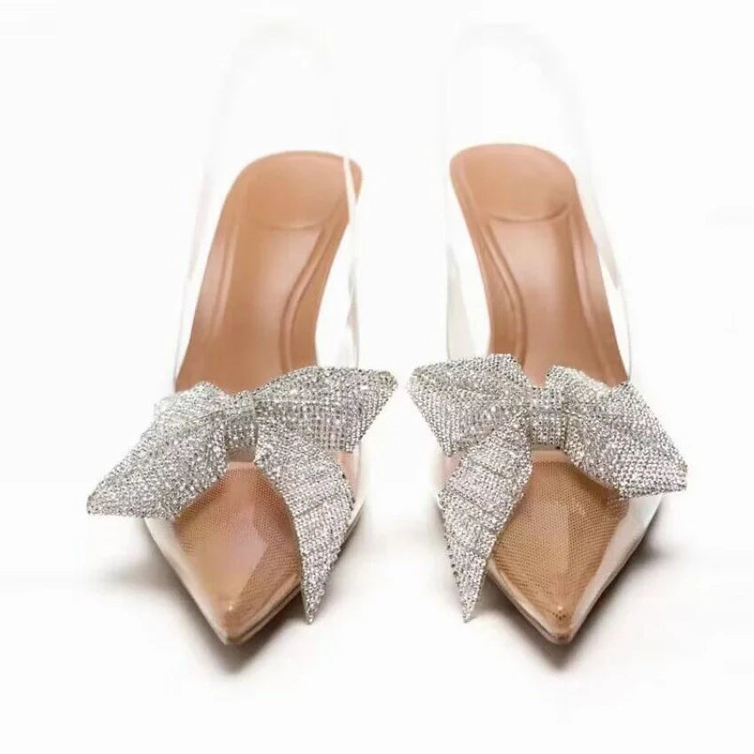 Transparente Damenstilettos mit Kristallschleife
