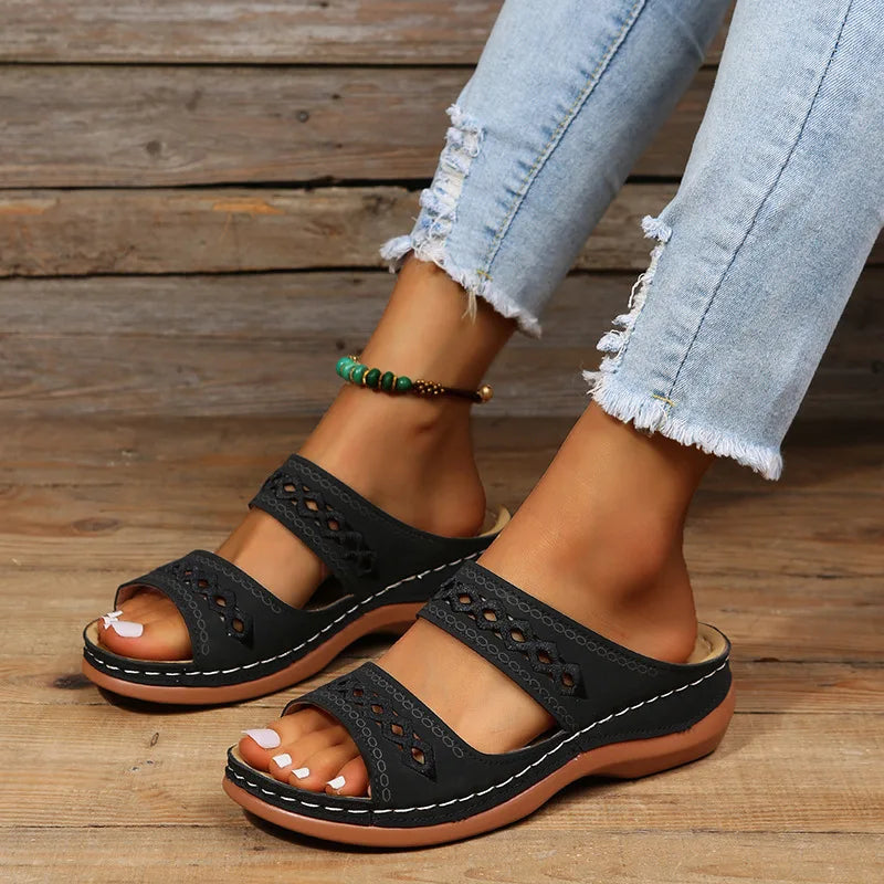 Orthopädische Damensandalen zum Hineinschlüpfen mit Stickerei