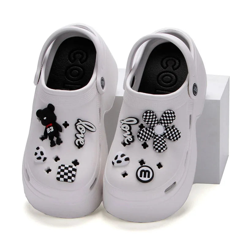 Plateau Clogs Schuhe mit dekorativen Stiften