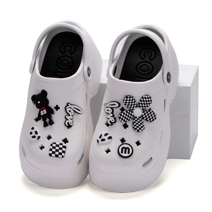 Plateau Clogs Schuhe mit dekorativen Stiften