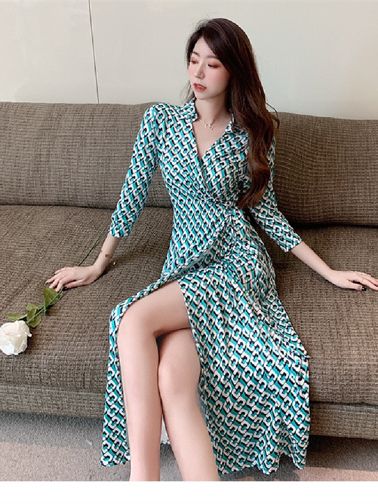 Grafisches Kleid mit Rundhalsausschnitt