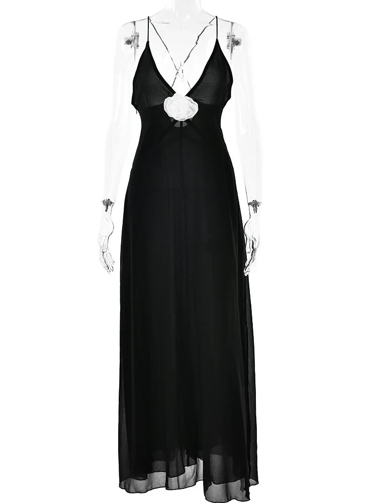 Elegantes Abendkleid mit tiefem Ausschnitt und schmalen Trägern
