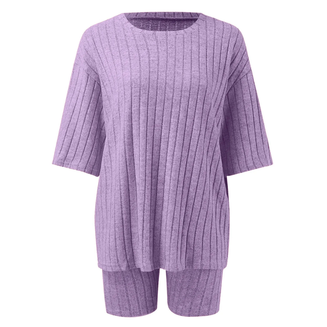 Bequemes Strickset für zu Hause mit locker sitzendem Oberteil und kurzer Hose