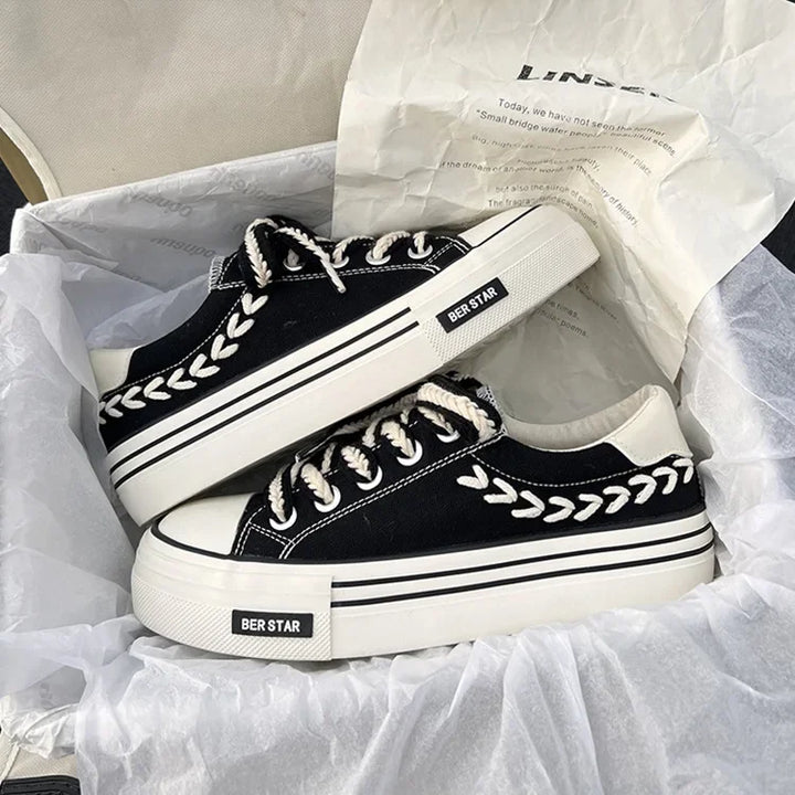 Damenschuhe mit hohen Sohlen
